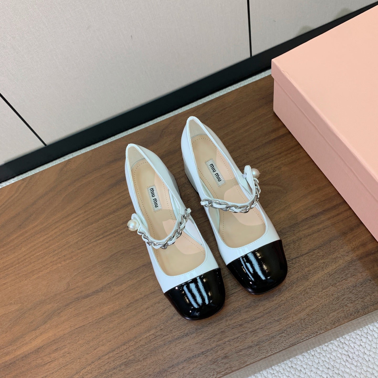 Miumiu 2026 Pumps Black White Patent Leather 945708