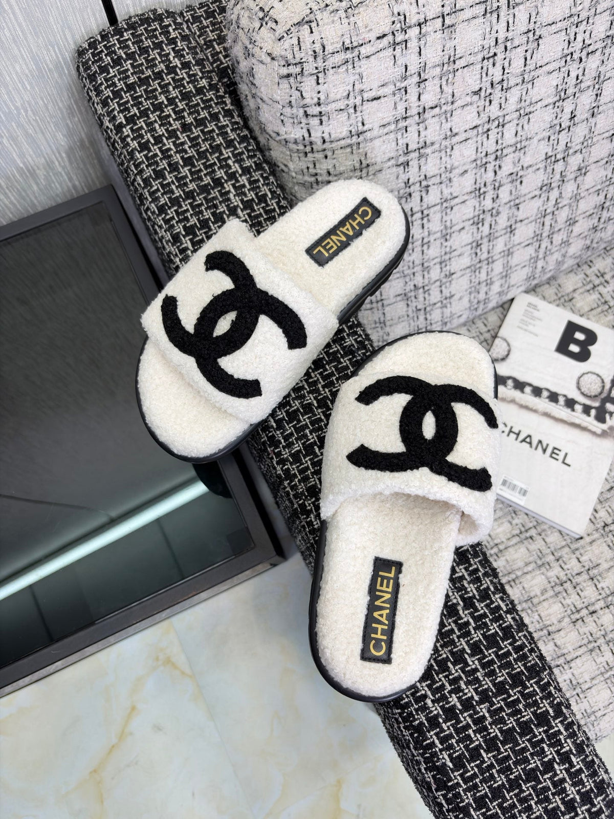 Chanel 2026 CC Logo Furry Sandals Chanel Wool 128102