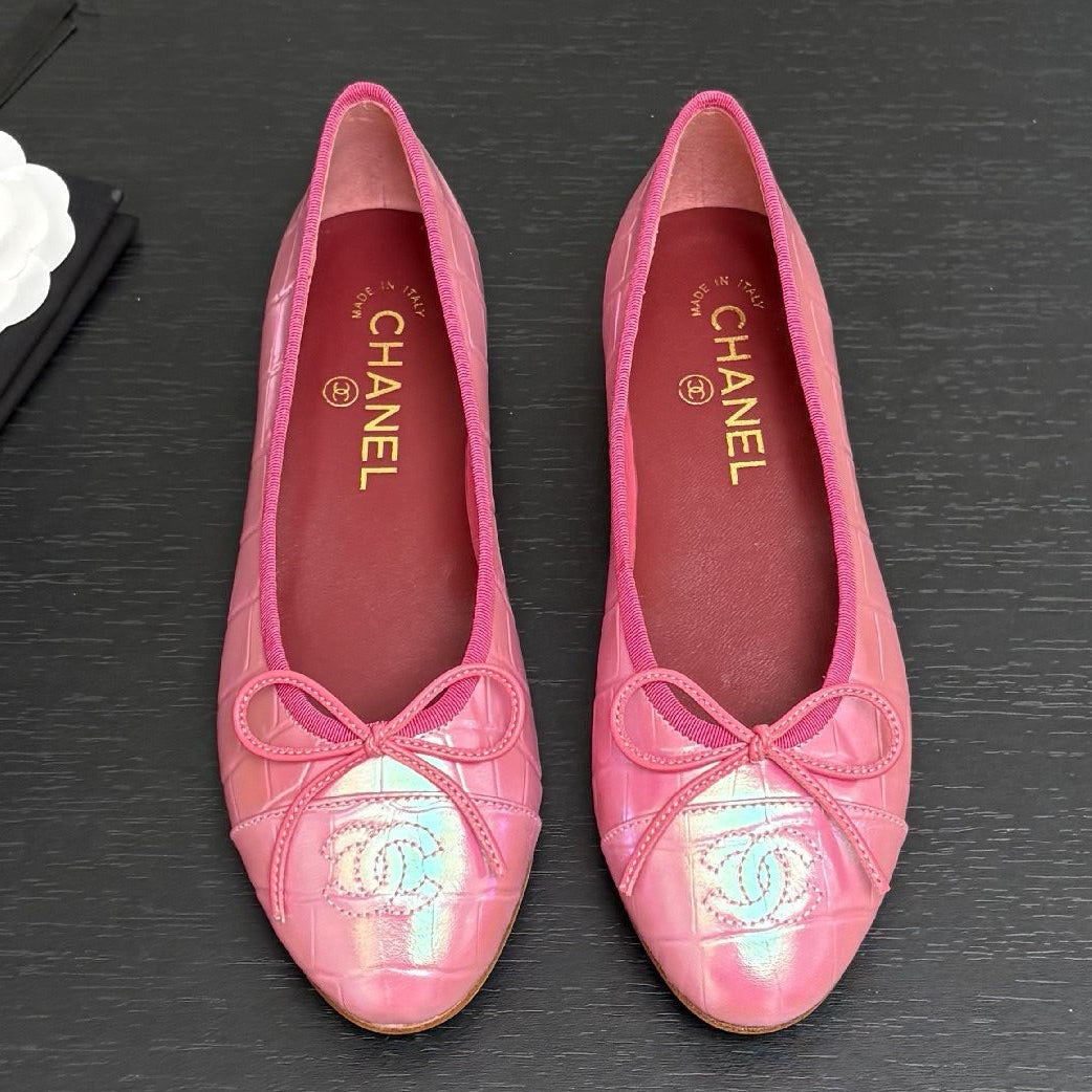 Chanel 2026 Two-Tone Shoe Cowhide 168113