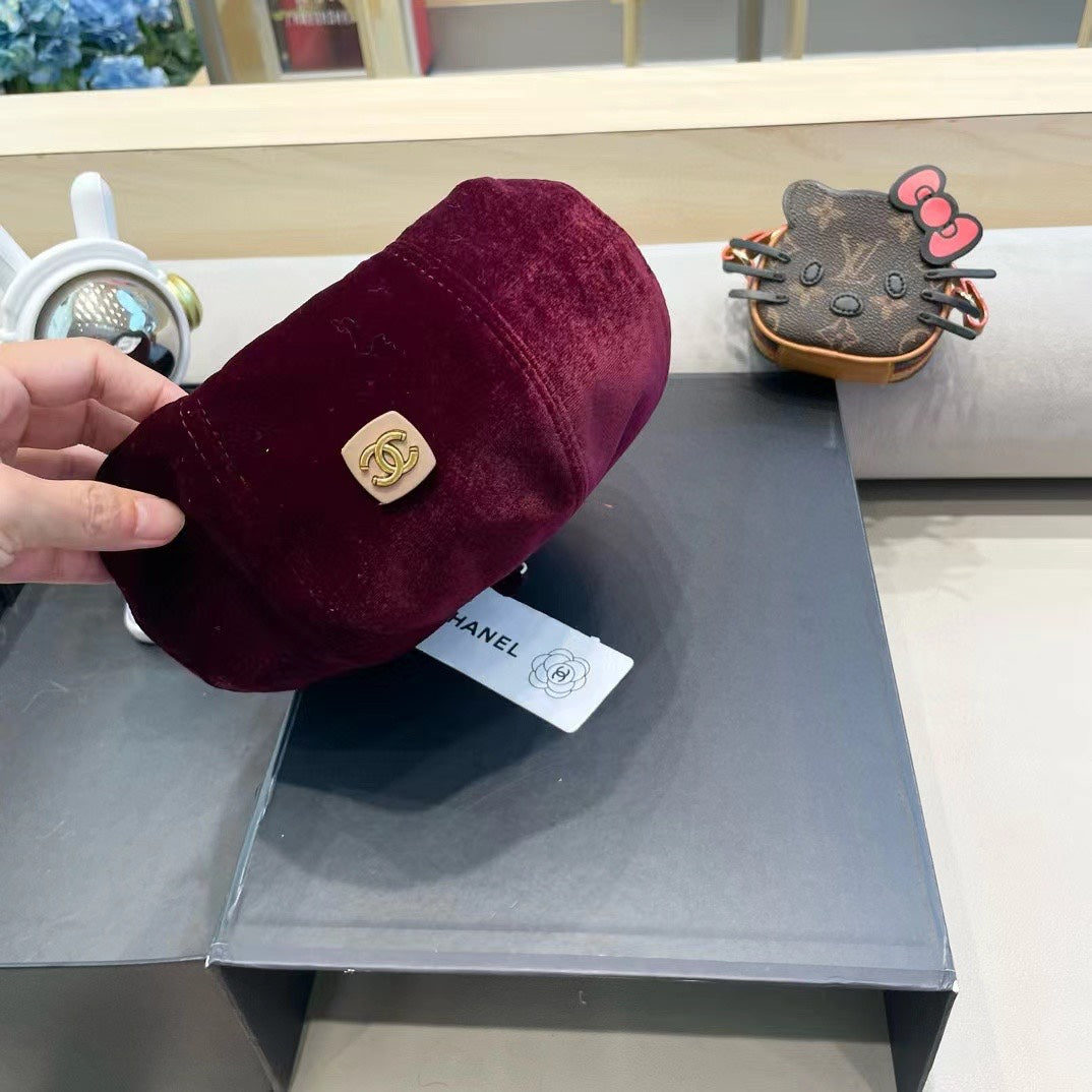 BERET HAT IN MAROON RED VELVET 413325