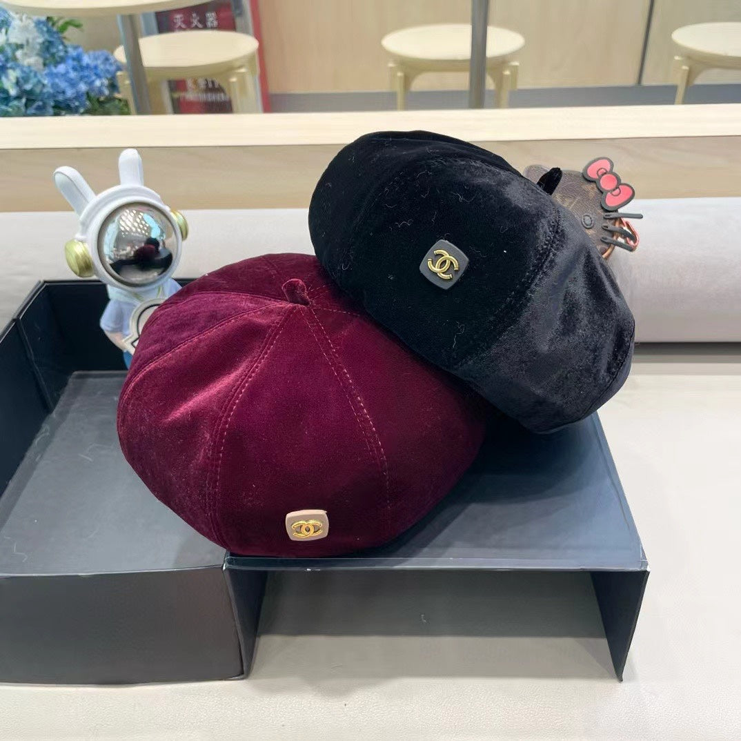 BERET HAT IN MAROON RED VELVET 413325