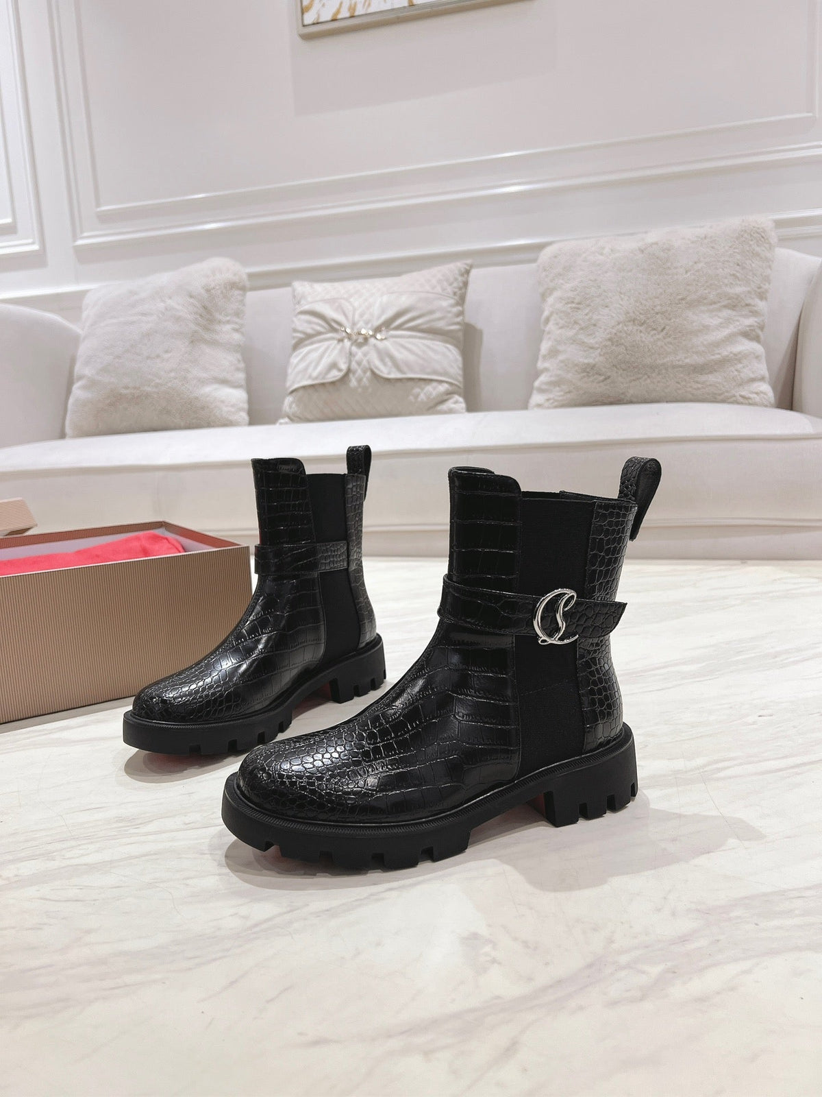 CL 25C Chelsea Booty Lug Black Alligator embossed calf leather 167675