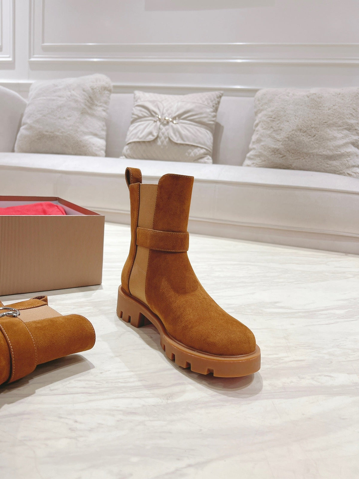 CL 25C Chelsea Booty Lug Amber Orange Suede 167679