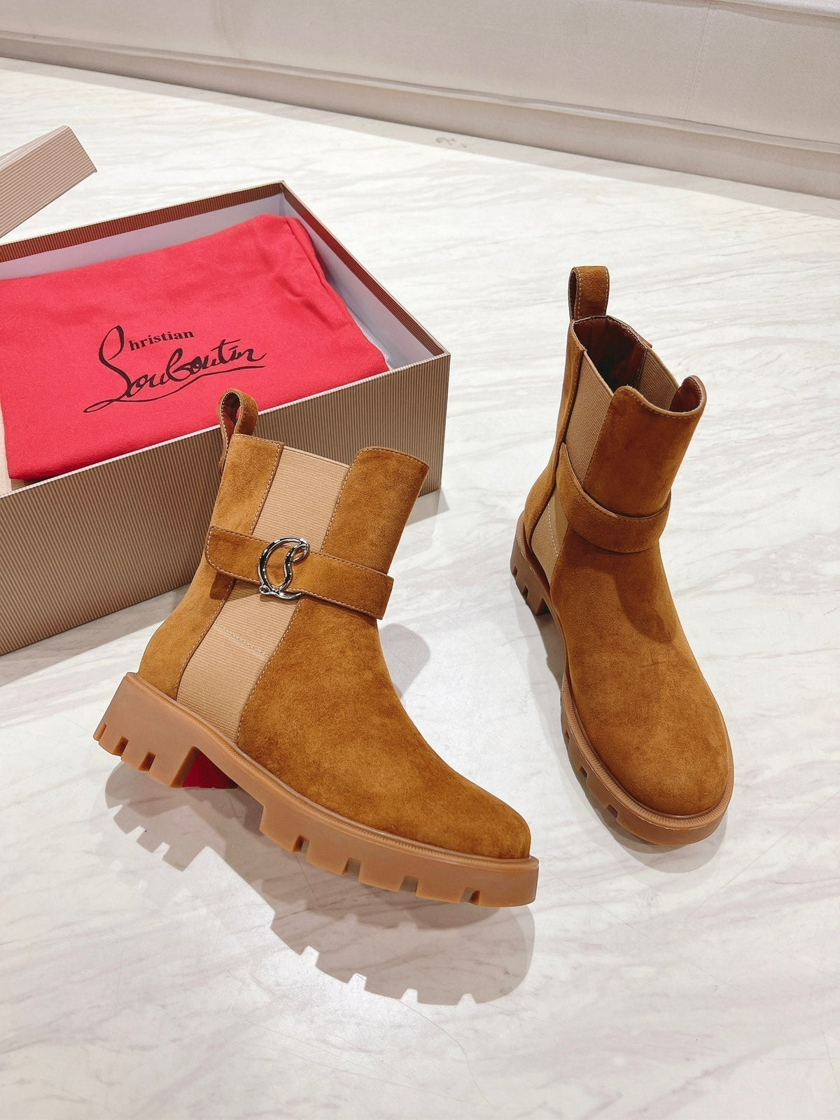CL 25C Chelsea Booty Lug Amber Orange Suede 167679