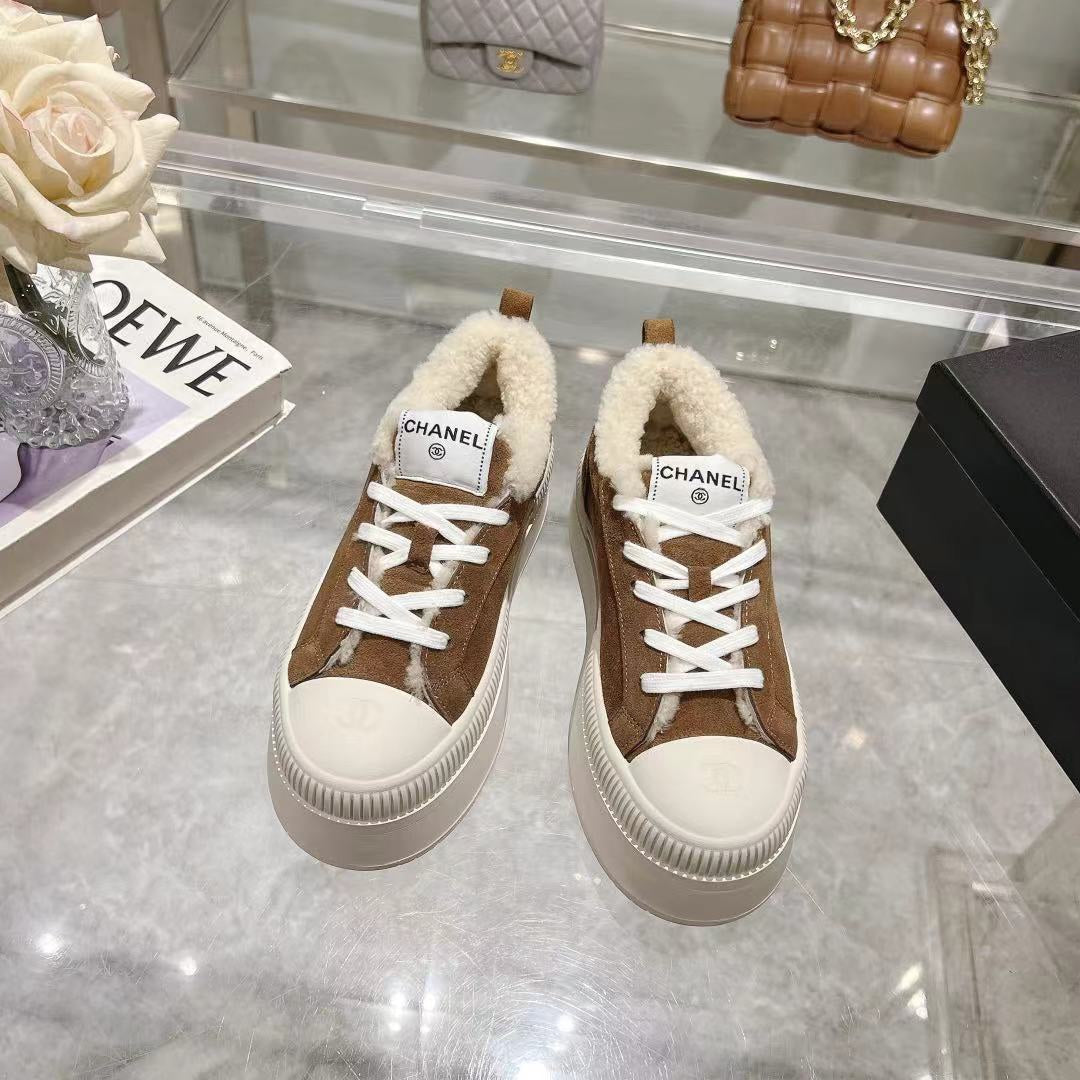 CC Sneaker Honey Brown Suede With Wool Lining  944558