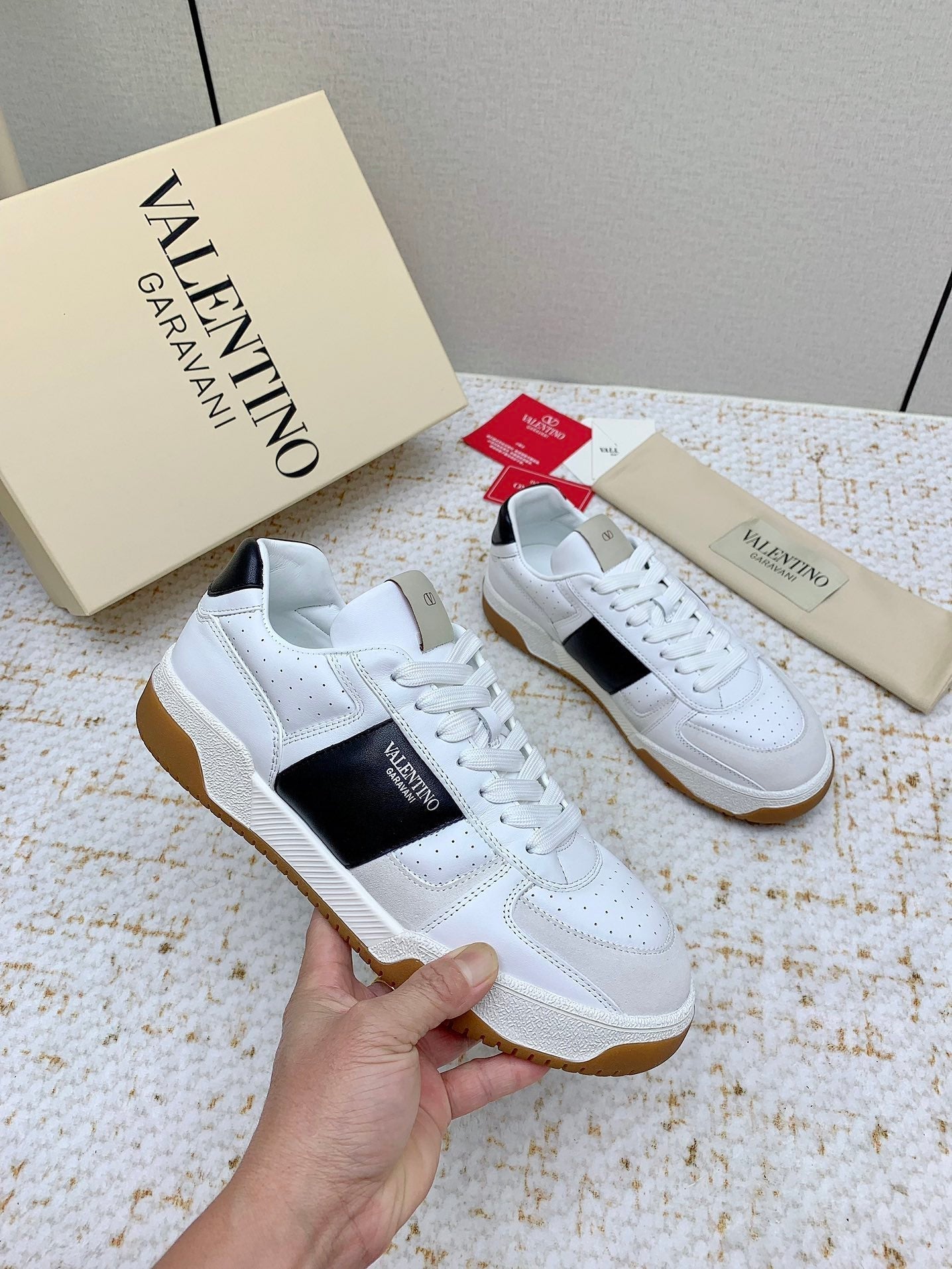 VT 25 Low Top Garavani Sneaker White Blue Cowhide 331678