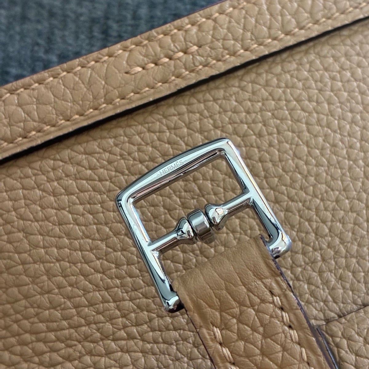 High-end Hermes 2026 Halzan 25 Bag Taurillon Clemence Leather 2