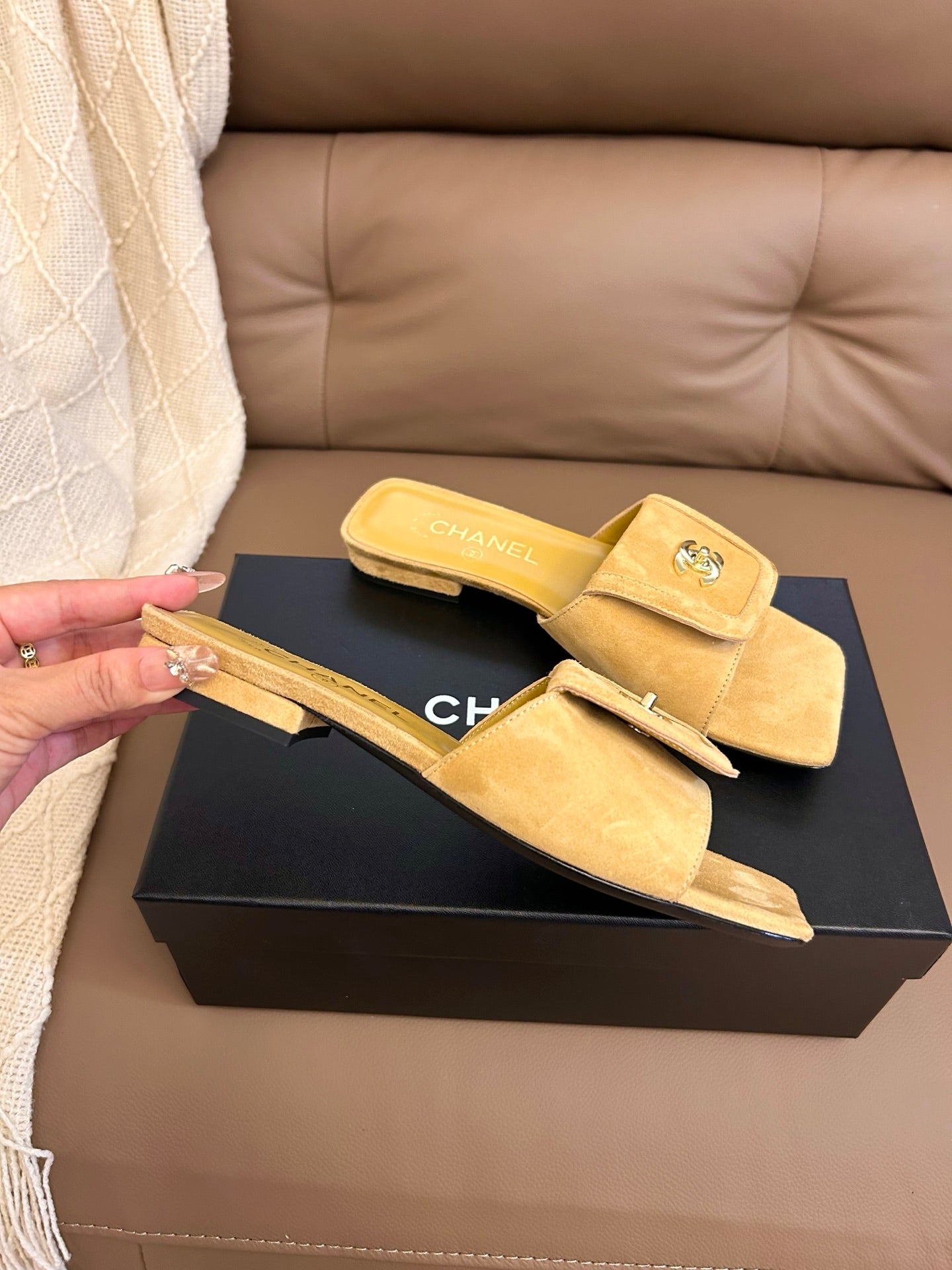 Chanel 2026 Mules Gold-Toned CC Logo Suede Leather 779274