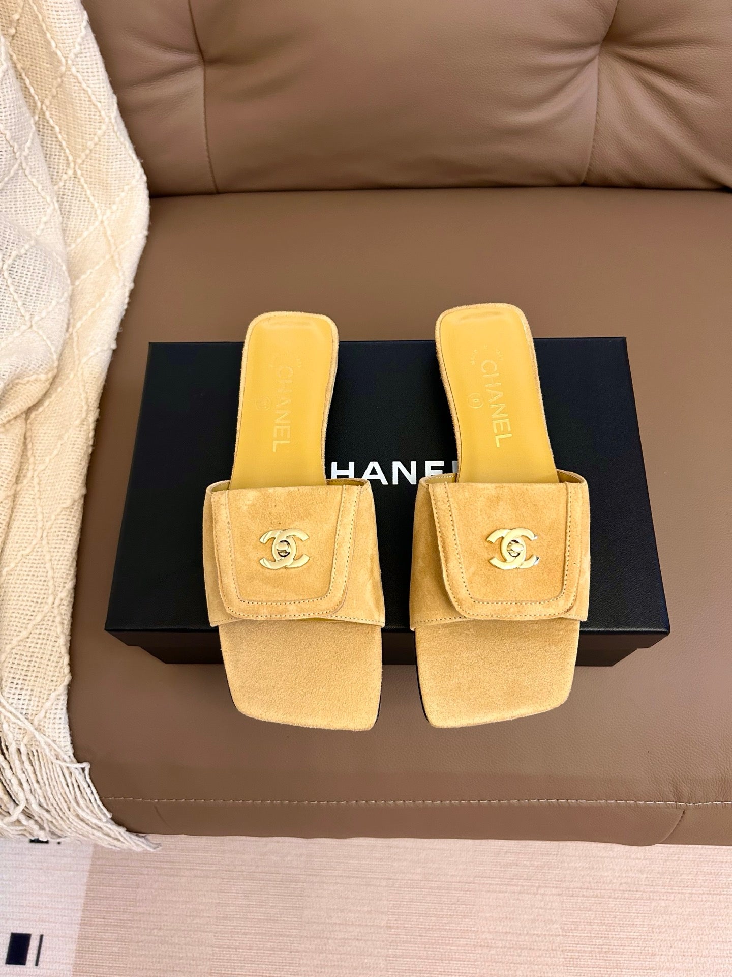 Chanel 2026 Mules Gold-Toned CC Logo Suede Leather 779274