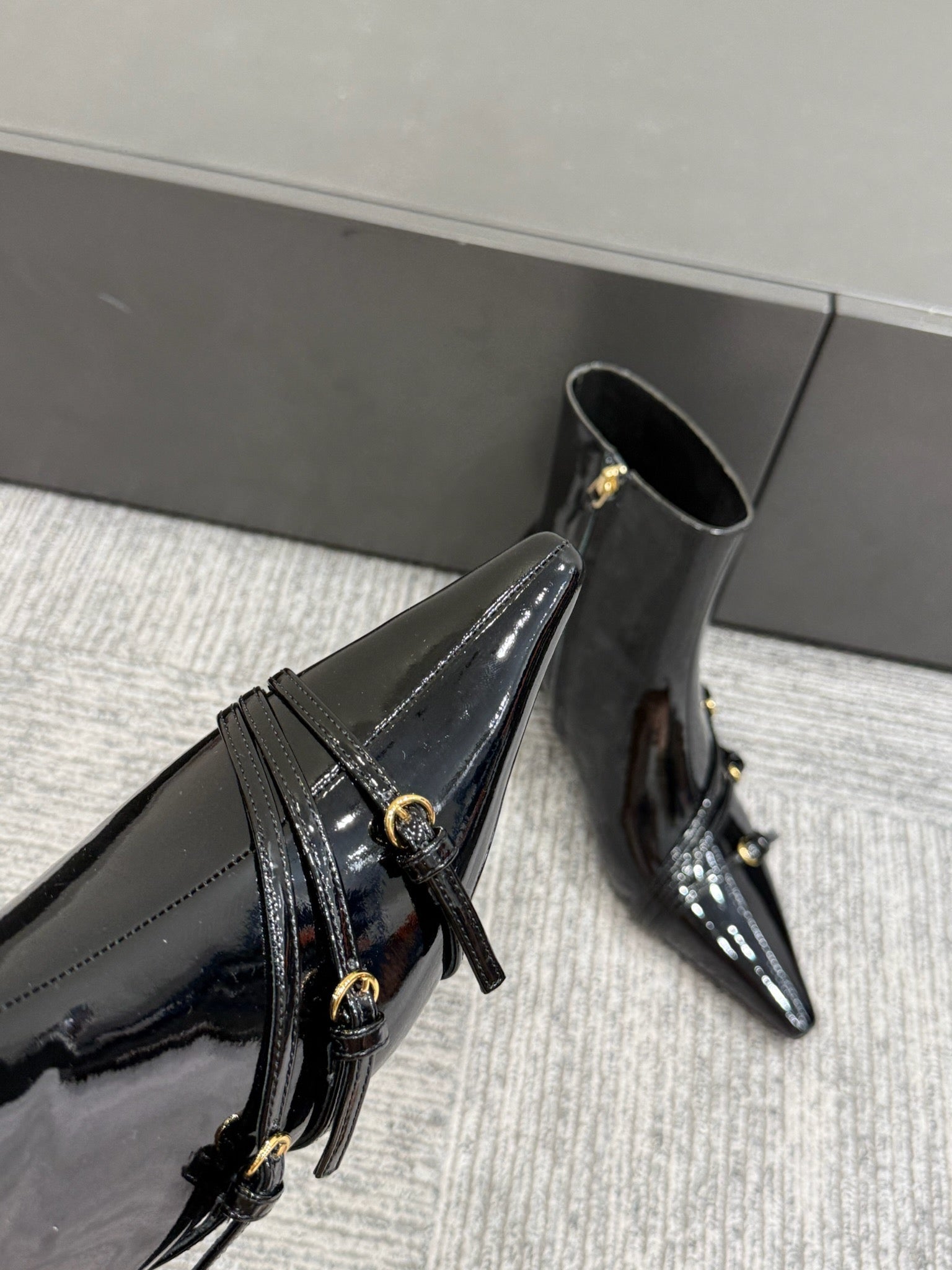 Miu 40 short boots black patent leather 417985
