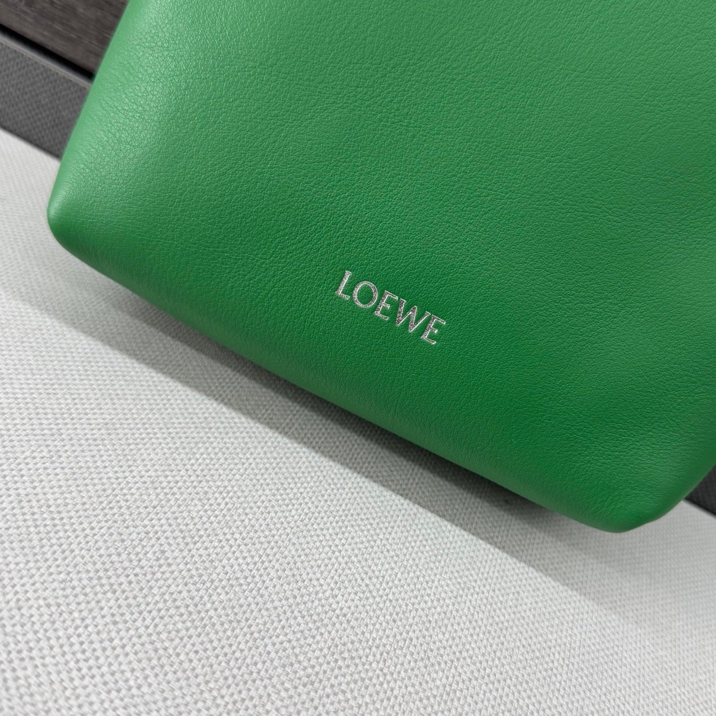 Loewe Pebble Hobo Bag 22 Green Calfskin 280584