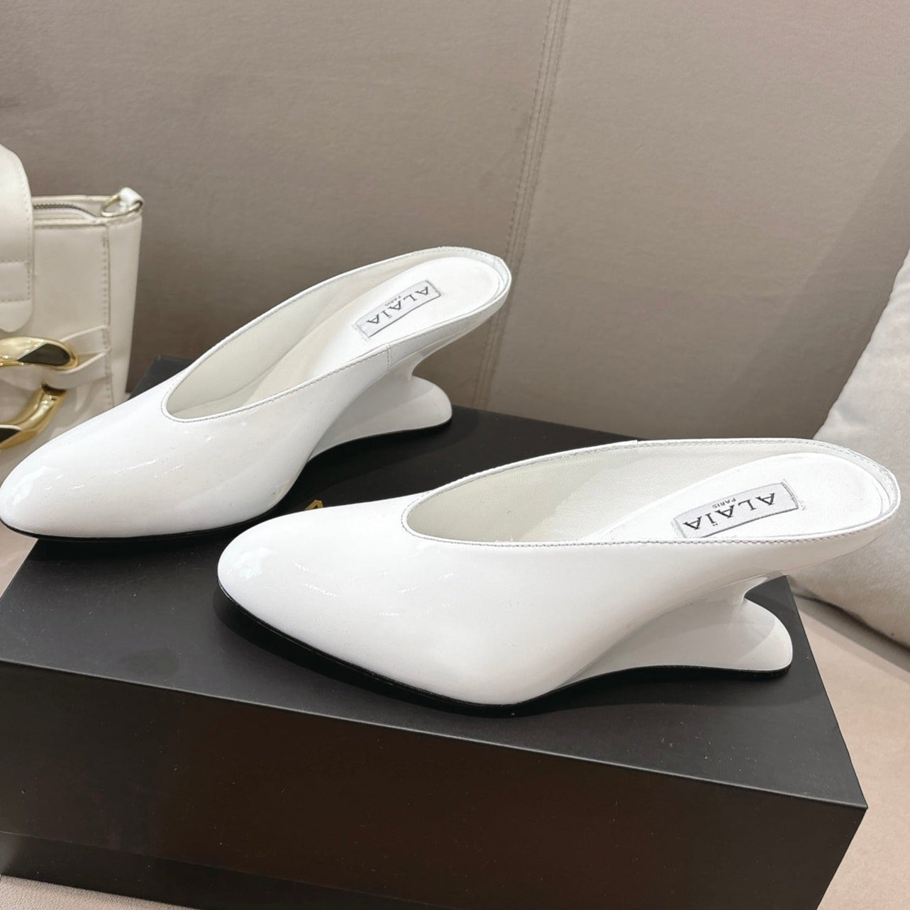 Alaia 25 Curve Wedge Mules White Lambskin 293554