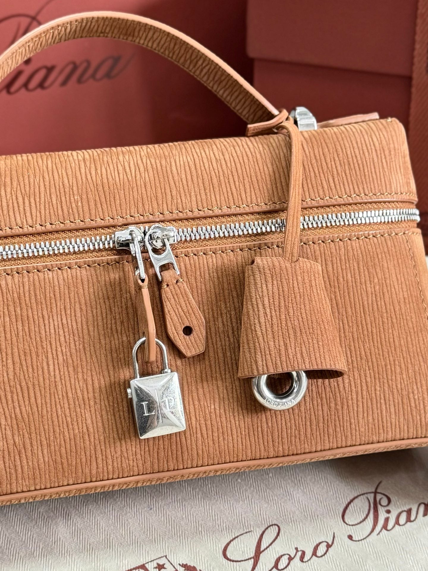 LP 2026 Extra Bag L23 Toffee/Antique Silver Calfskin