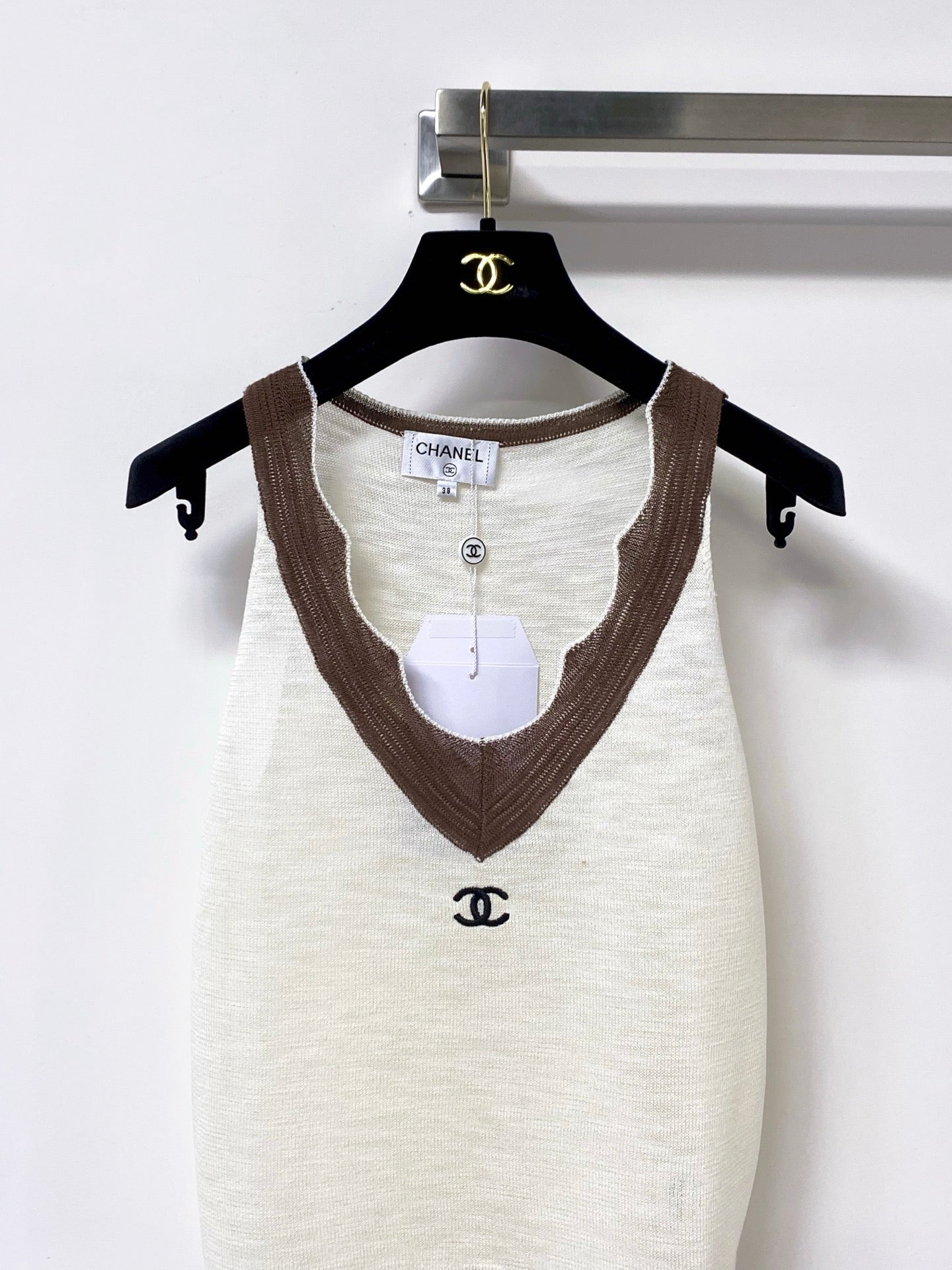 Chanel 2026 Knit Vest V-neck Wool Laine 449875