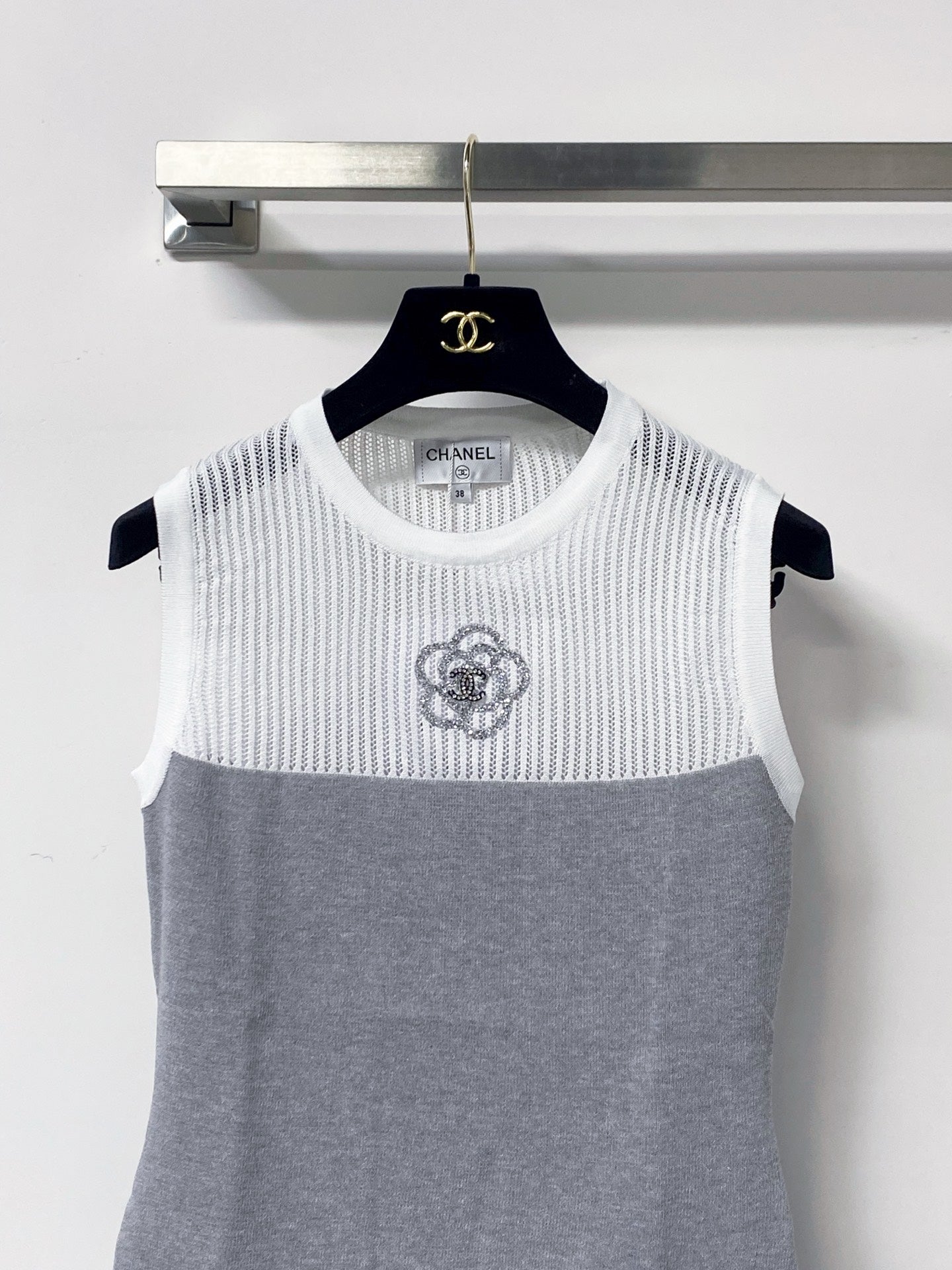 Chanel 2026 Flower Two-tone Vest Wool 695932