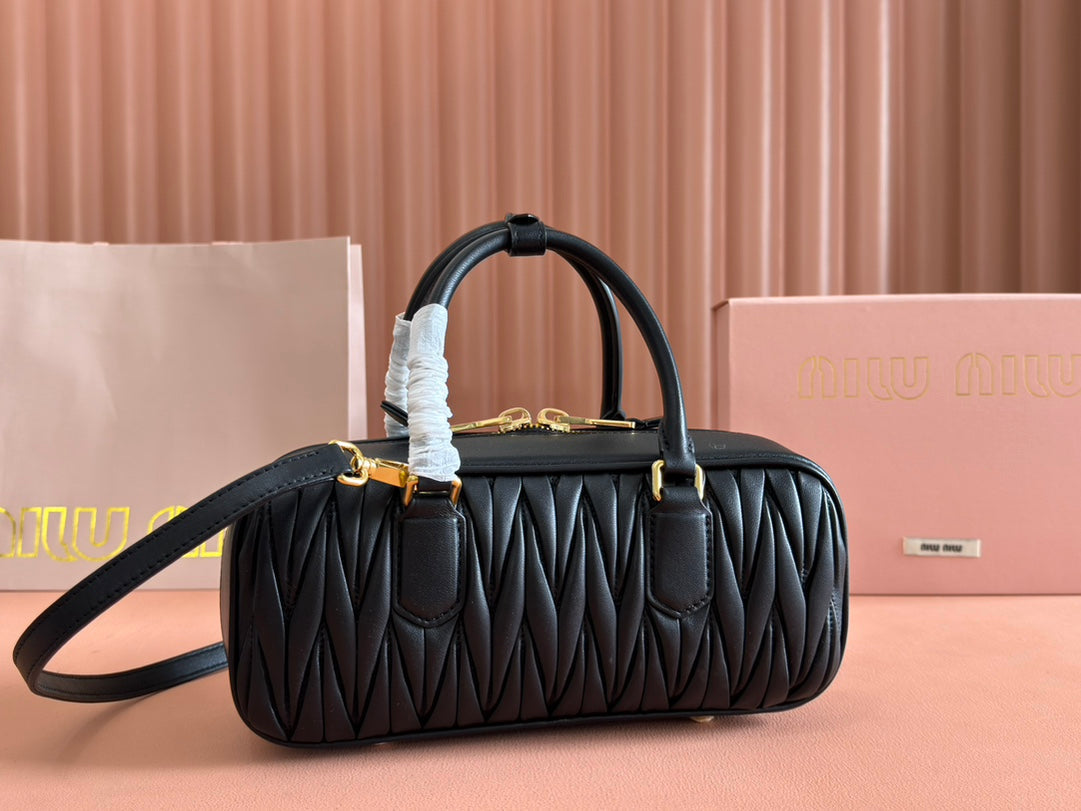 ARCADIE MATELASSÃ‰ BAG 27 IN BLACK CALFSKIN GOLD HARDWARE