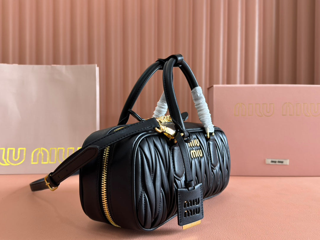 ARCADIE MATELASSÃ‰ BAG 27 IN BLACK CALFSKIN GOLD HARDWARE