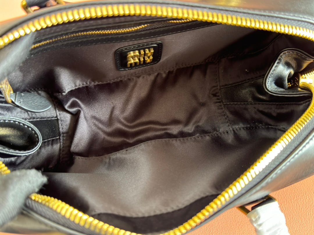 ARCADIE MATELASSÃ‰ BAG 27 IN BLACK CALFSKIN GOLD HARDWARE