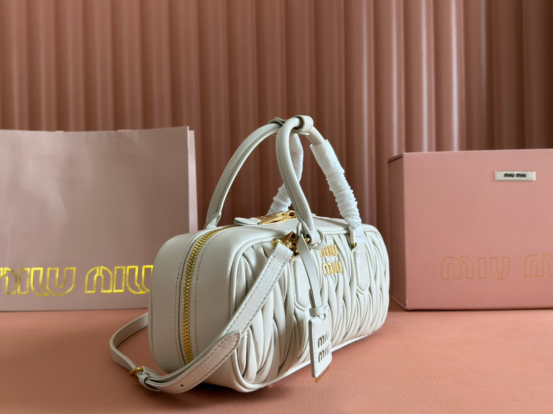 ARCADIE MATELASSÃ‰ BAG 27 IN WHITE CALFSKIN GOLD HARDWARE