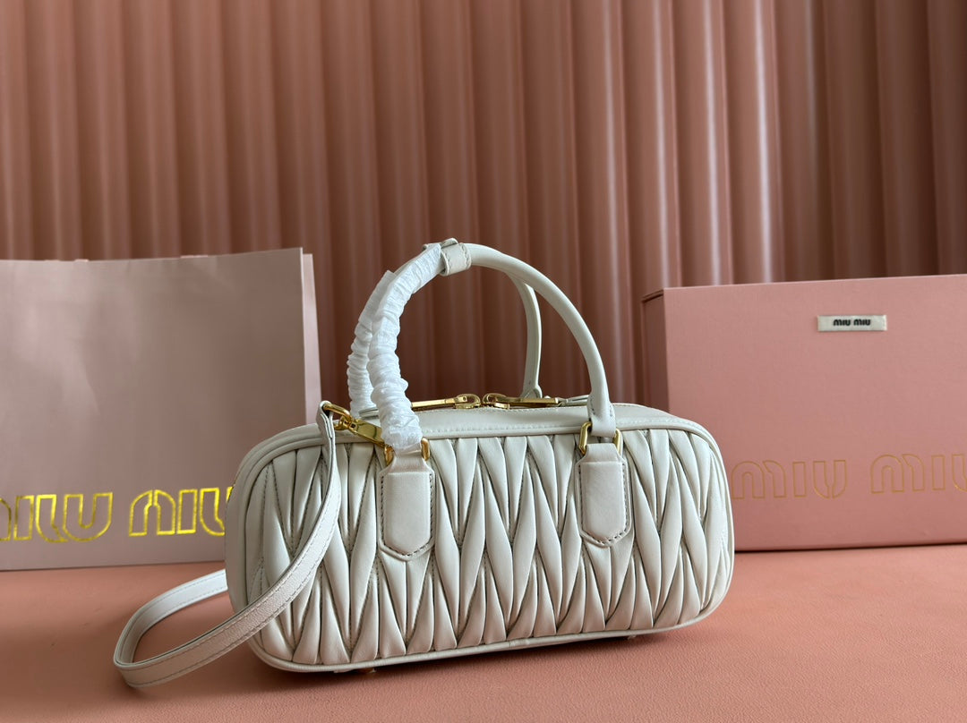 ARCADIE MATELASSÃ‰ BAG 27 IN WHITE CALFSKIN GOLD HARDWARE