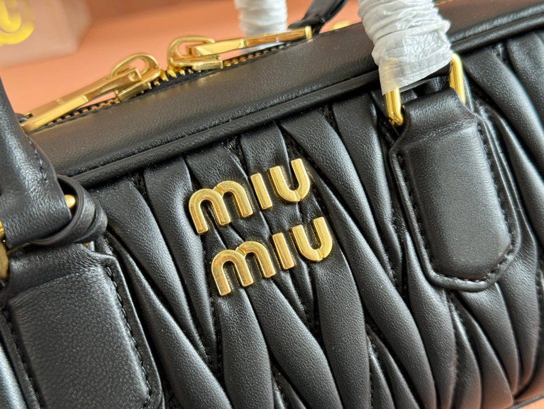 ARCADIE MATELASSÃ‰ BAG 27 IN BLACK CALFSKIN GOLD HARDWARE
