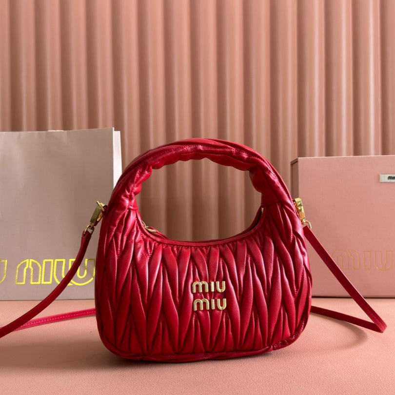 WANDER MATELASSÃ‰ HANDBAG 23 IN CERISE RED LAMBSKIN