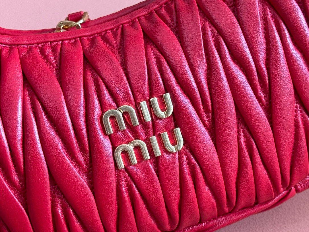 WANDER MATELASSÃ‰ HANDBAG 23 IN CERISE RED LAMBSKIN