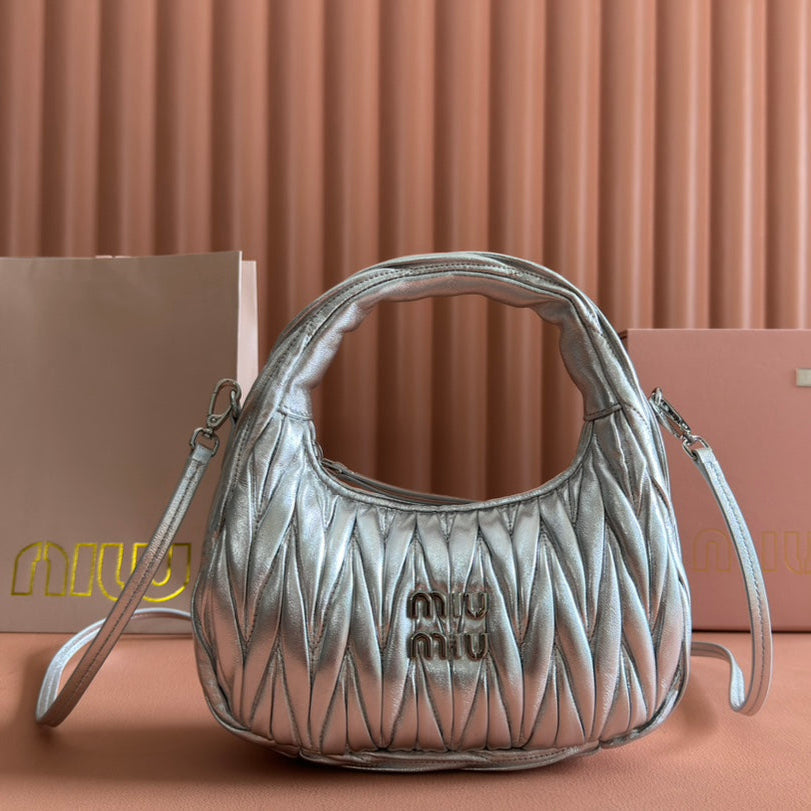 WANDER MATELASSÃ‰ HANDBAG 23 IN SILVER PATENT LAMBSKIN