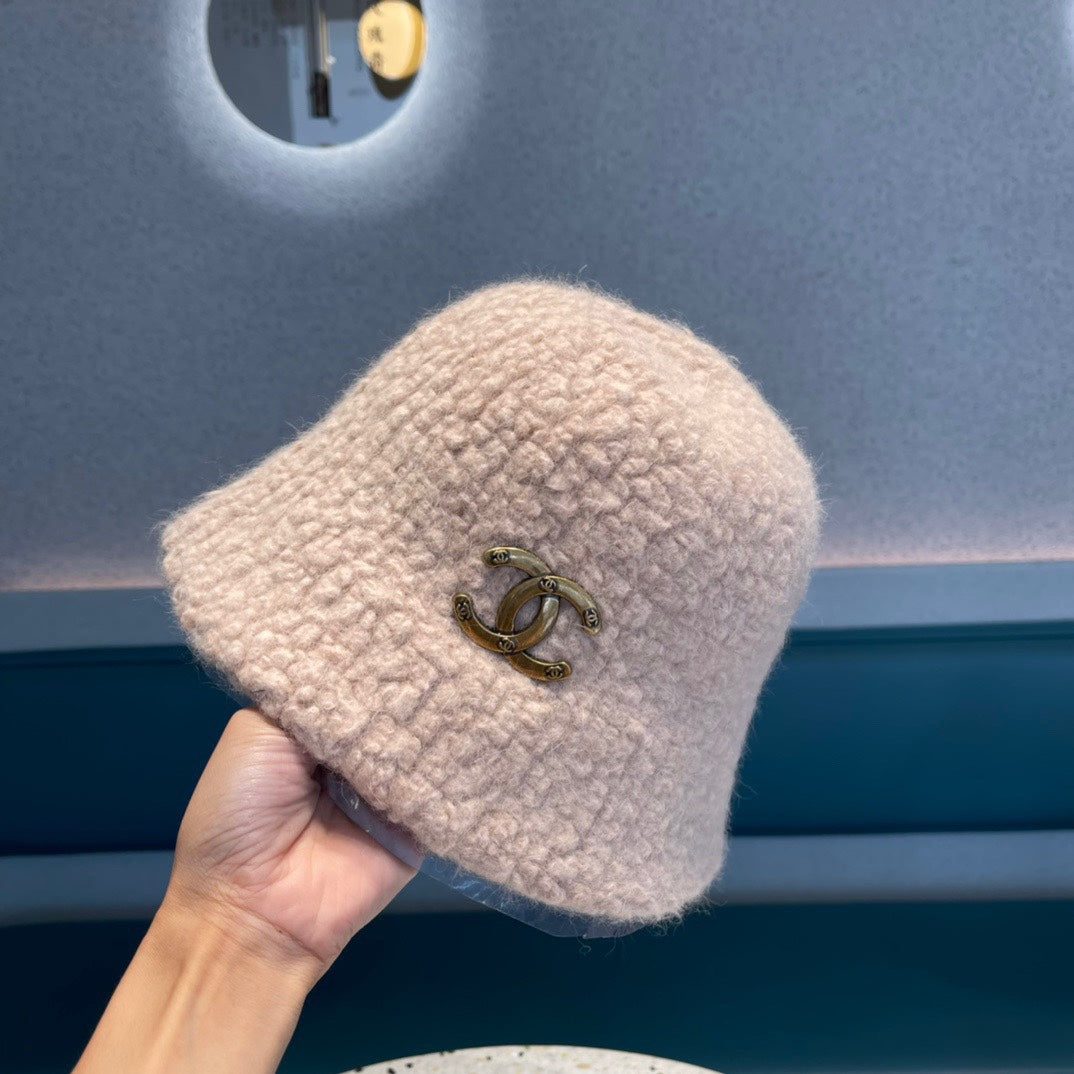 BUCKET HAT IN LIGHT PINK LAMB FUR 422034