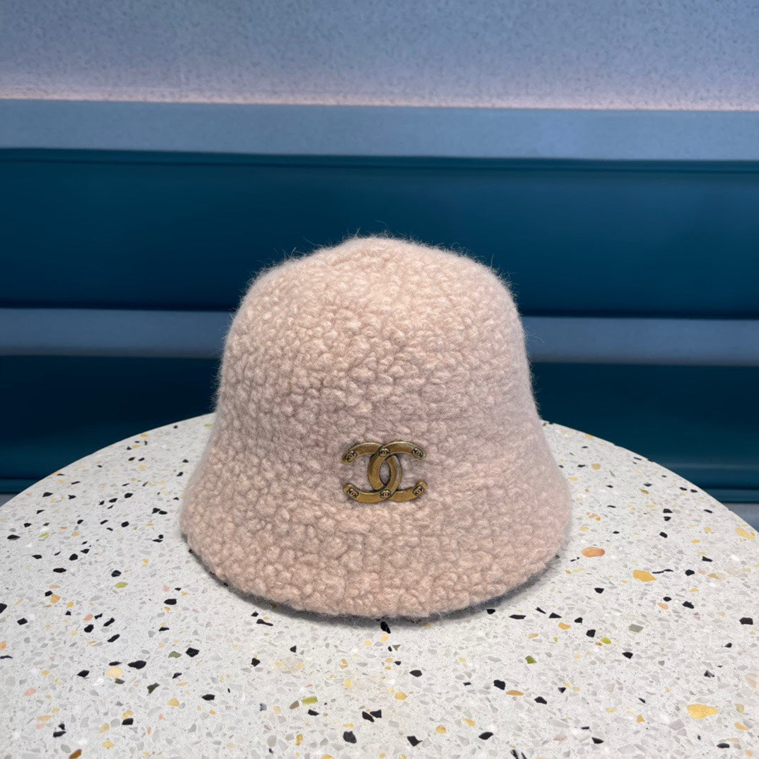 BUCKET HAT IN LIGHT PINK LAMB FUR 422034