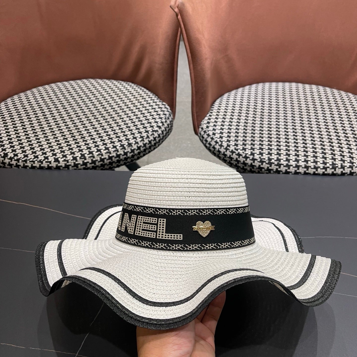 Chanel Wide-brimmed Straw Hat 214482