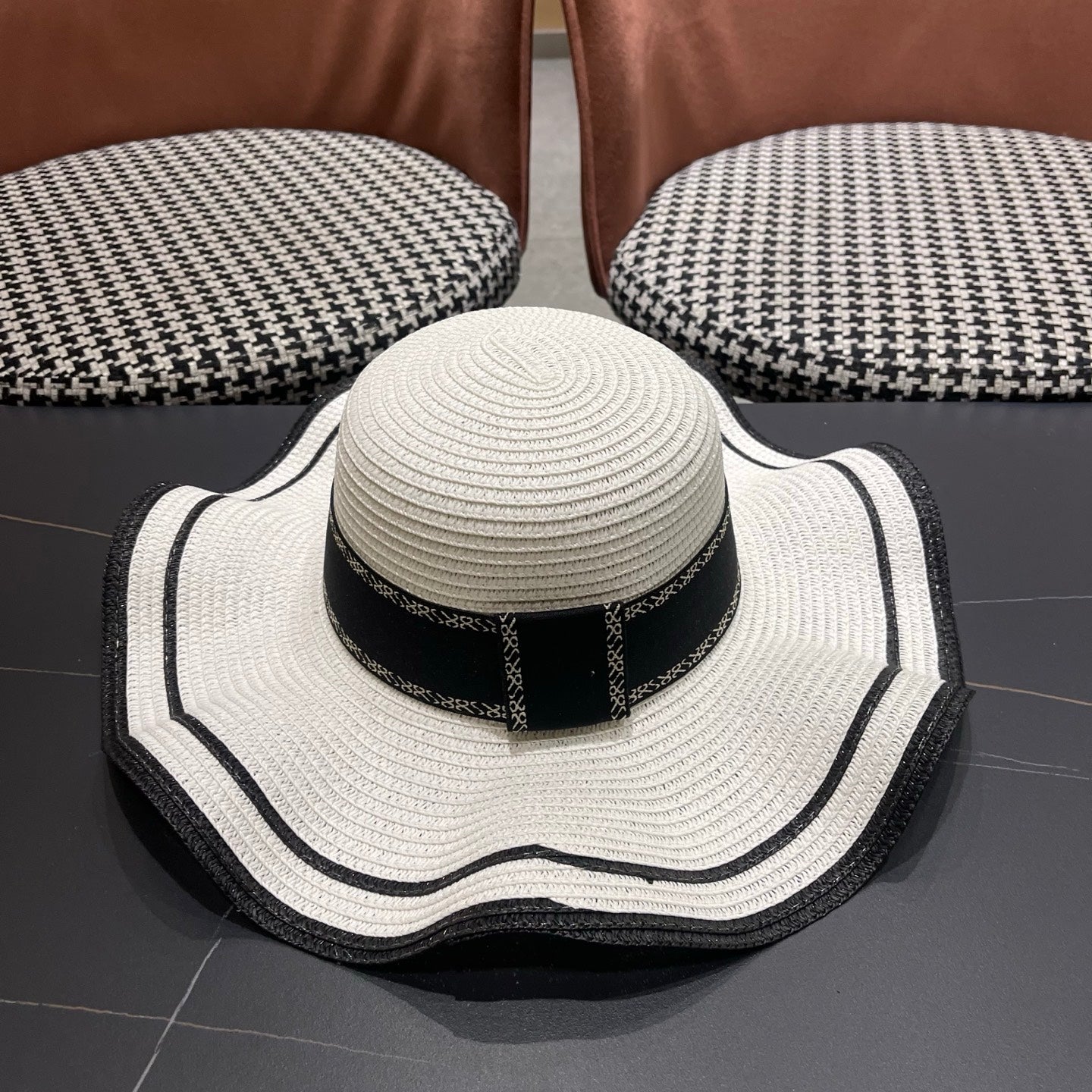 Chanel Wide-brimmed Straw Hat 214482