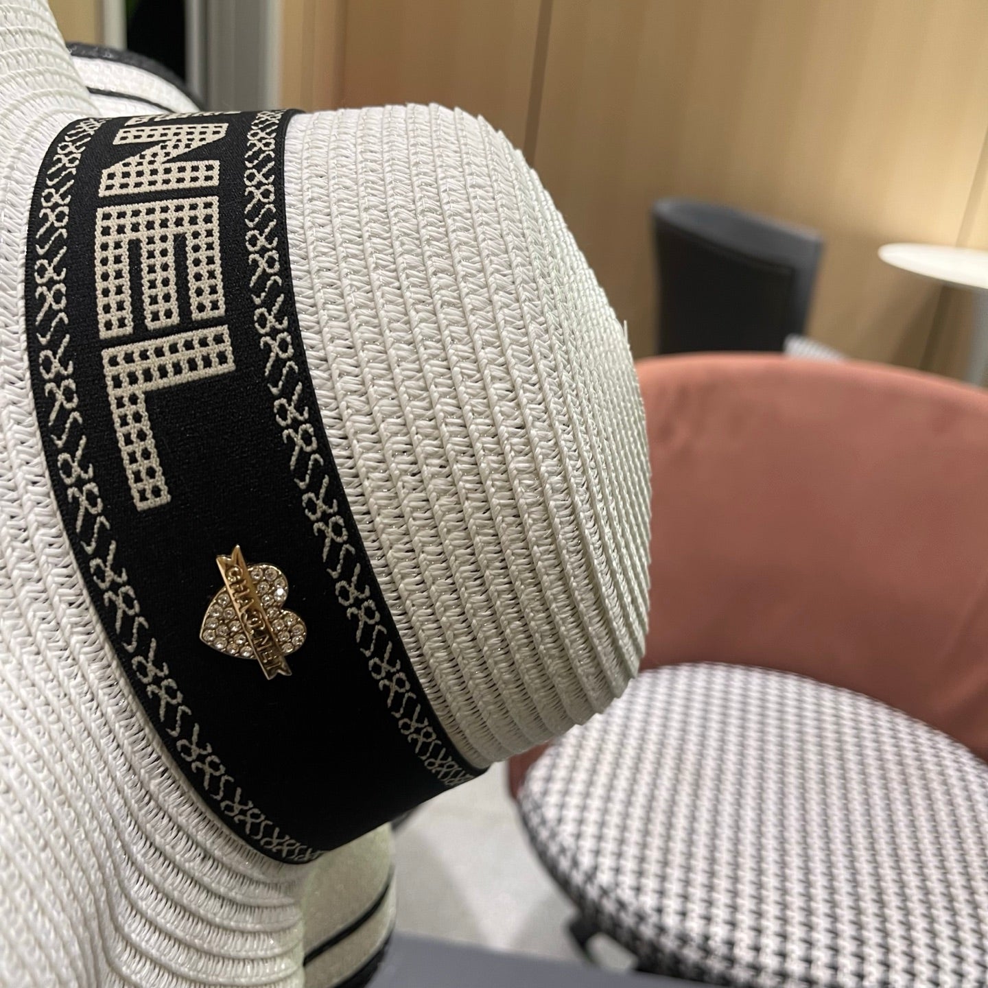Chanel Wide-brimmed Straw Hat 214482