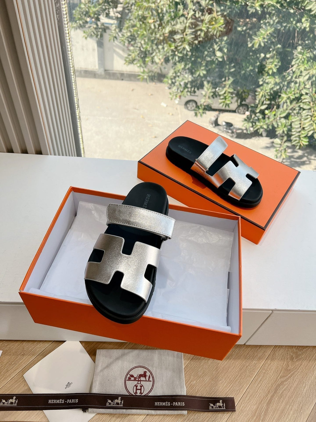 HM Chypre Sandal Silver Calfskin 202812