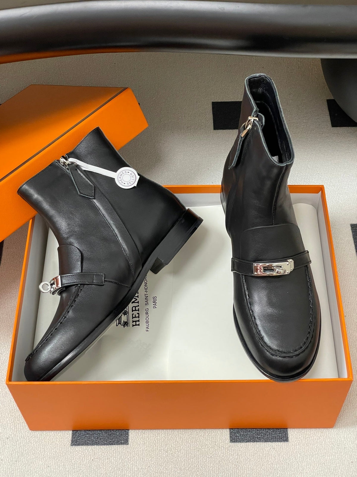 HM  short boots kelly buckle black sheepskin