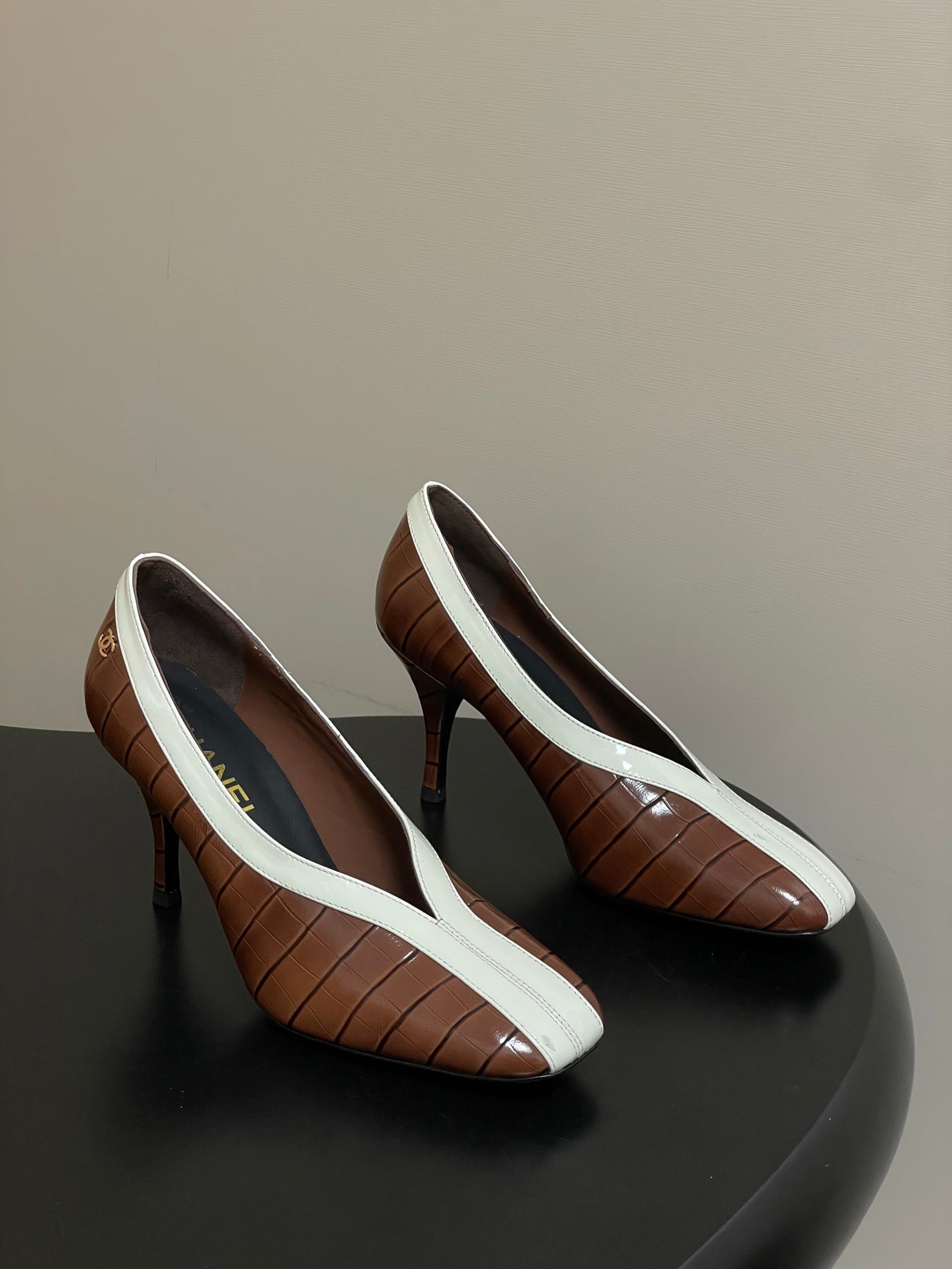 CC 26 Crocodile-embossed Pump Calfskin