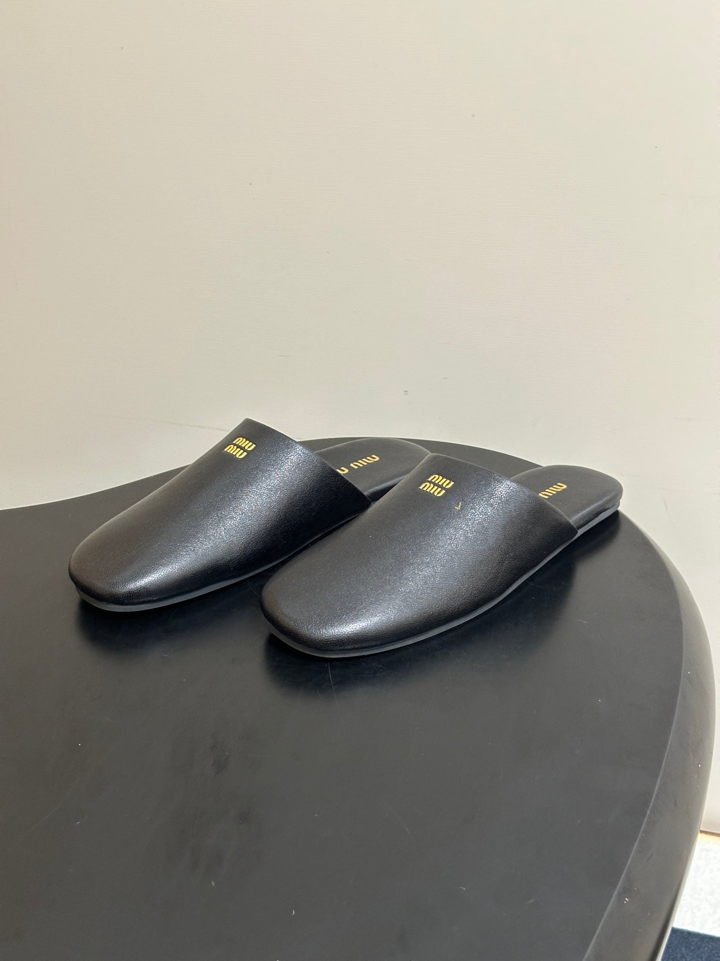 Miu Miu 2026 Flat Closed-Toe Mule Black Cowhide 994104