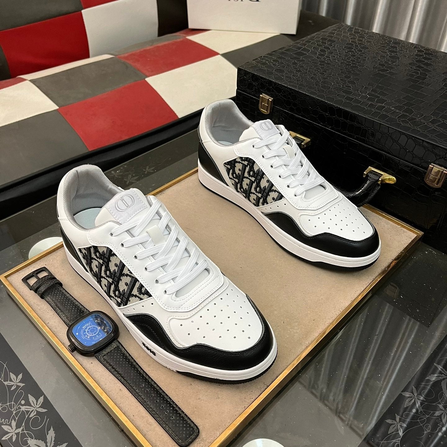 CD B27 LOW-TOP SNEAKER BLACK AND WHITE CALFSKIN