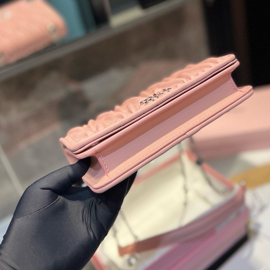 MATELASSÃ‰ CRYSTAL CHAIN BAG 21 IN BABY PINK LAMBSKIN