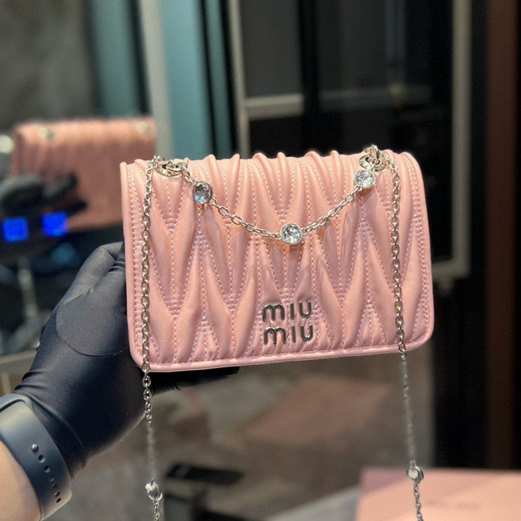 MATELASSÃ‰ CRYSTAL CHAIN BAG 21 IN BABY PINK LAMBSKIN