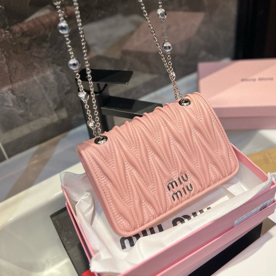 MATELASSÃ‰ CRYSTAL CHAIN BAG 21 IN BABY PINK LAMBSKIN