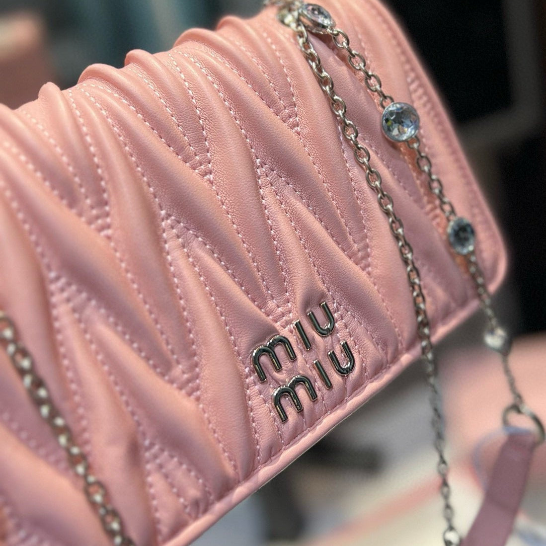 MATELASSÃ‰ CRYSTAL CHAIN BAG 21 IN BABY PINK LAMBSKIN