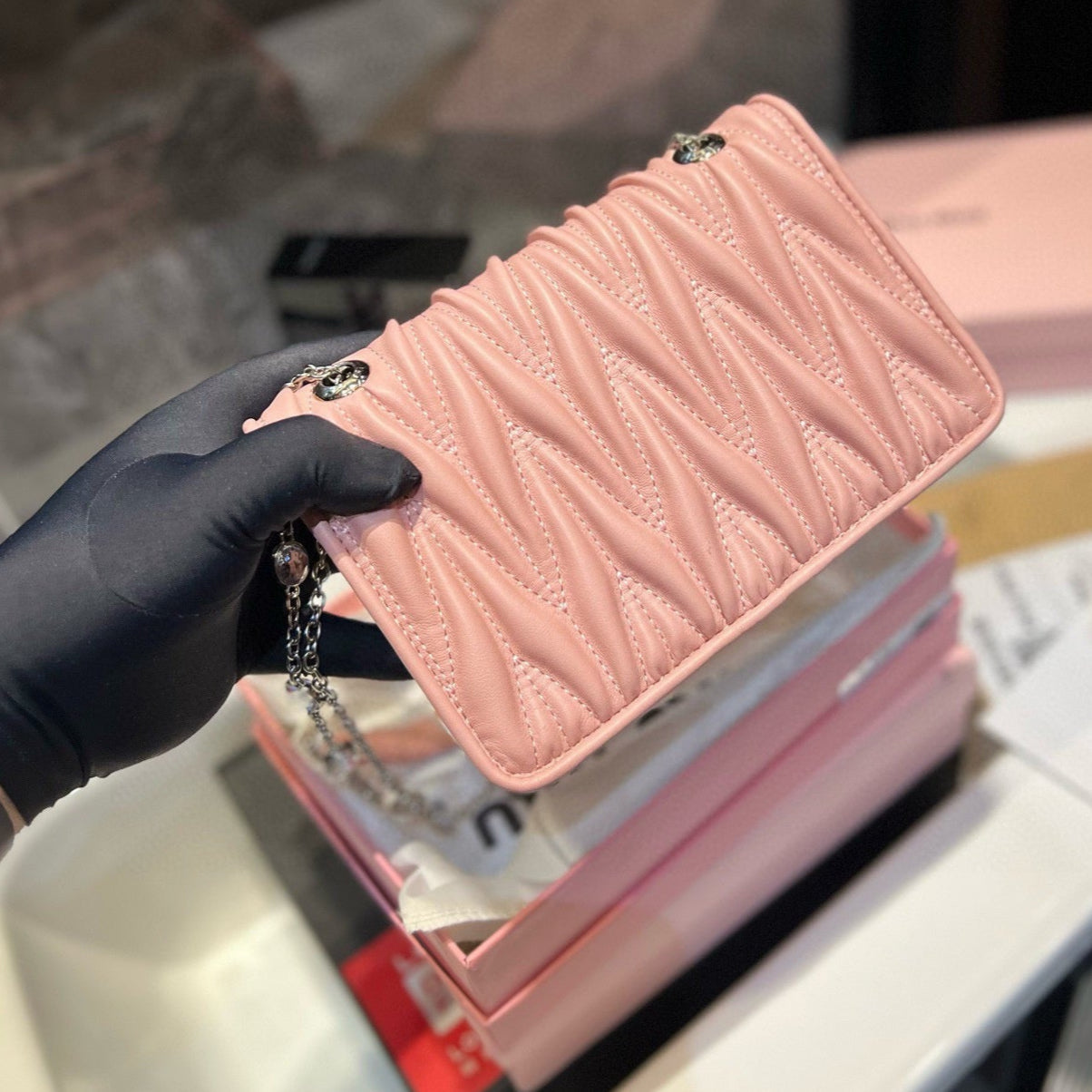 MATELASSÃ‰ CRYSTAL CHAIN BAG 21 IN BABY PINK LAMBSKIN
