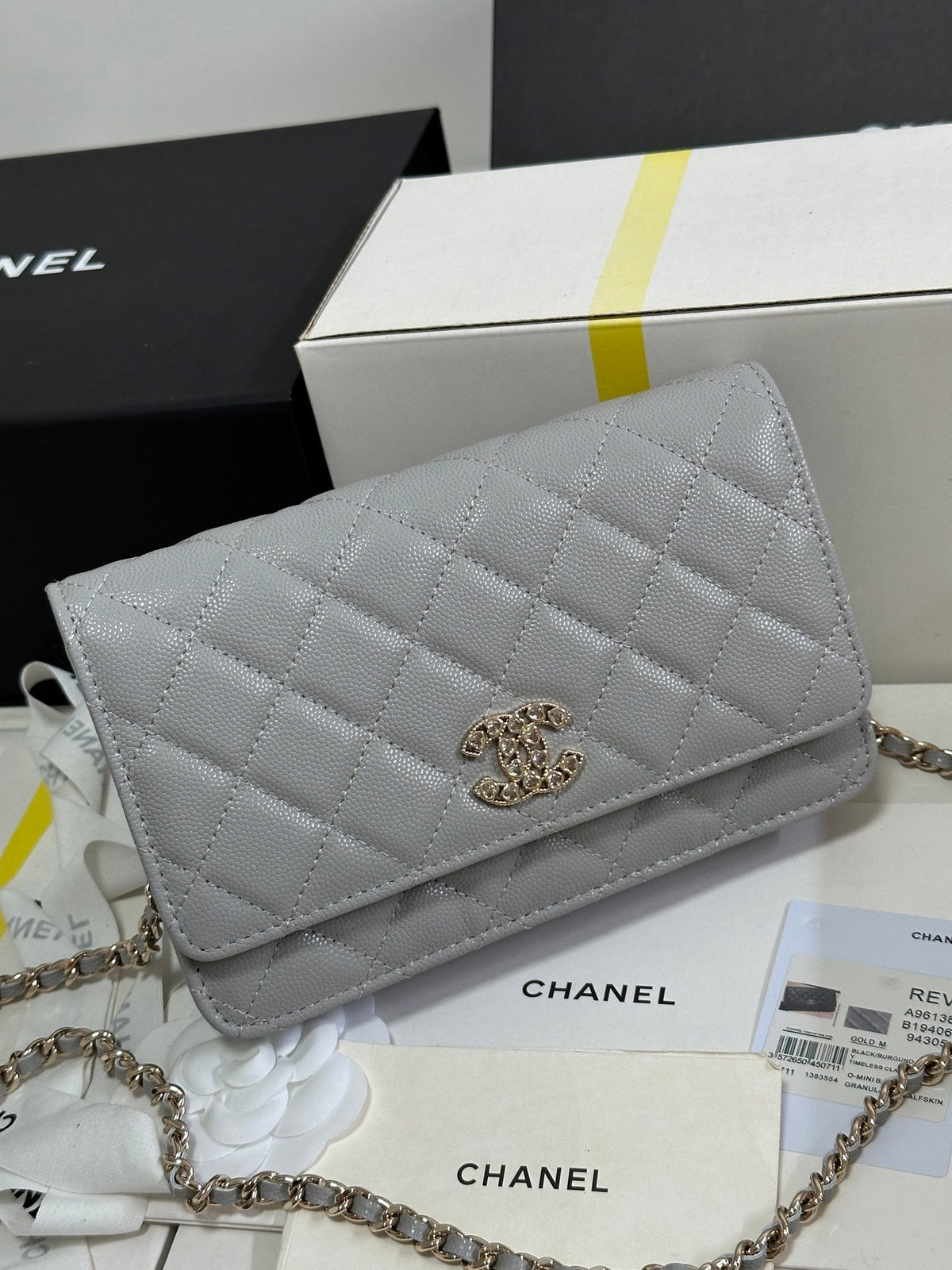 CC 25P Wallet On Chain 19cm Light Gray Cowhide Heart Rhinestone 243598