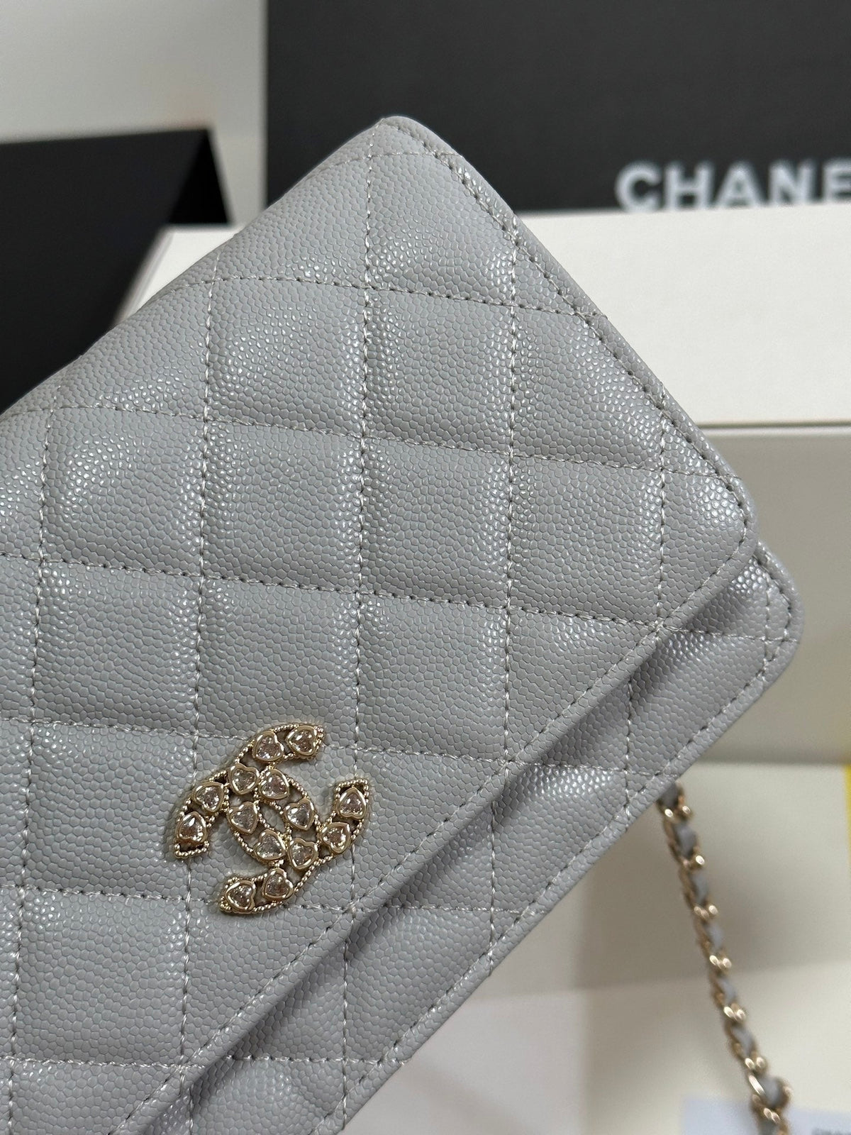 CC 25P Wallet On Chain 19cm Light Gray Cowhide Heart Rhinestone 243598