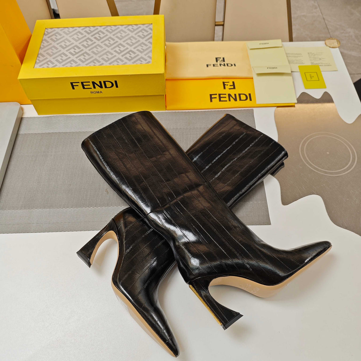 Fendi 25ss high-heeled boots black sheepskin 502718