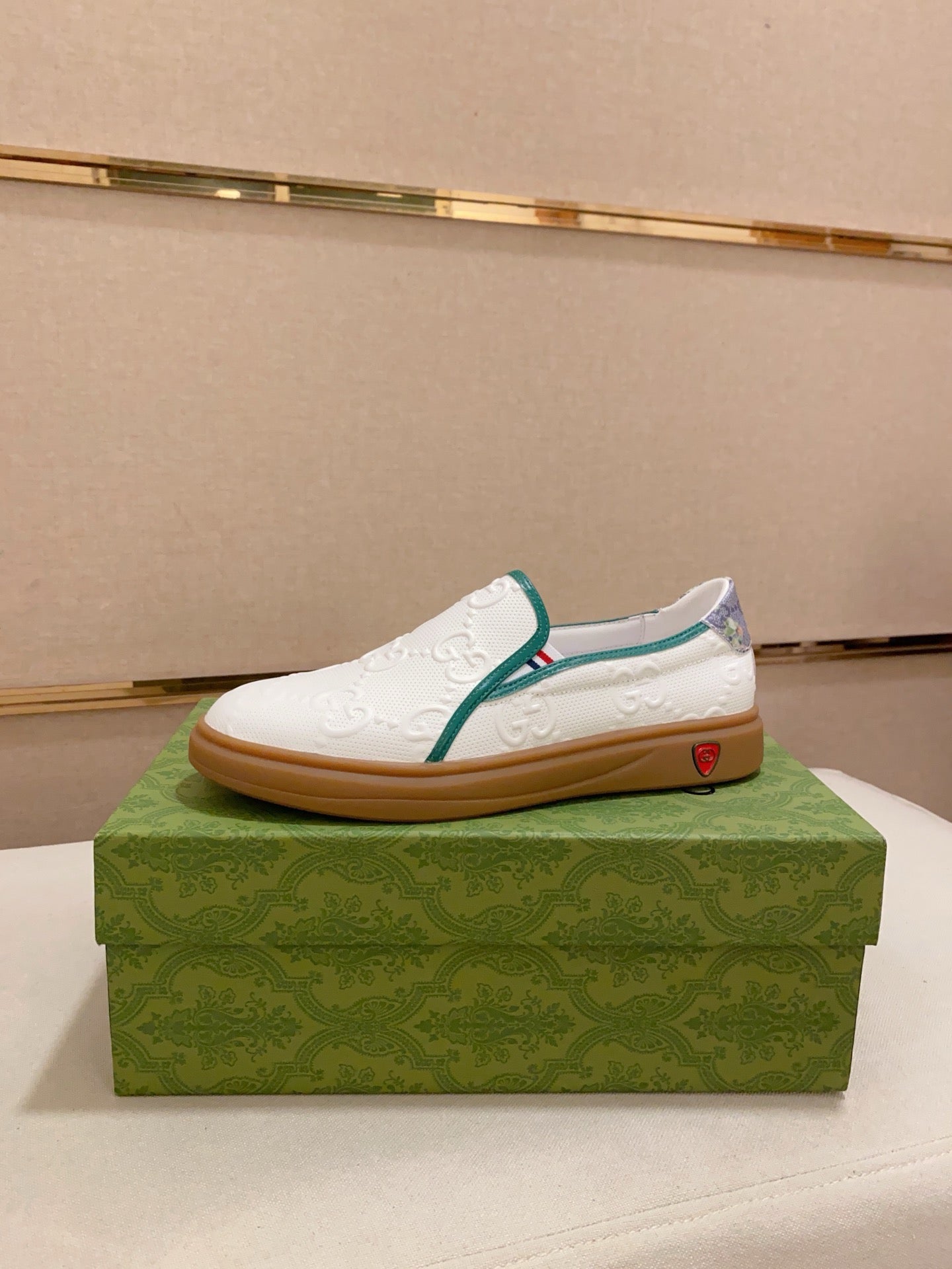 GG Men's Slip on Loafer White Embossed Cowhide 533952