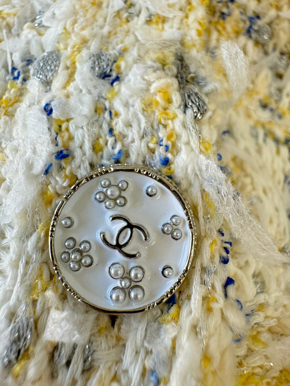 Chanel 2026 Cardigan Light Yellow Mix White Wool 424719