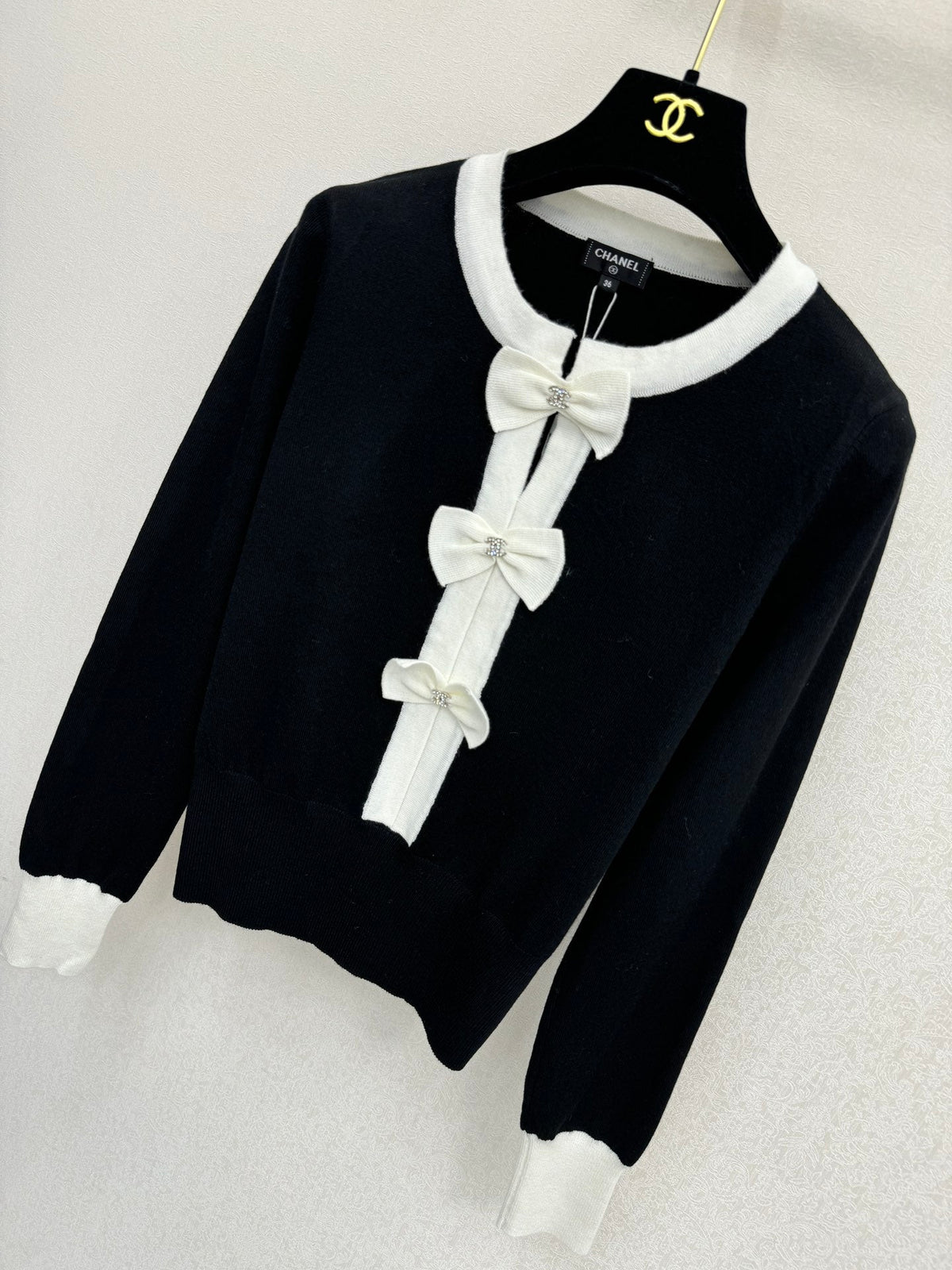 Chanel 2026 Bow Long-sleeved Sweater Black White Wool 424714