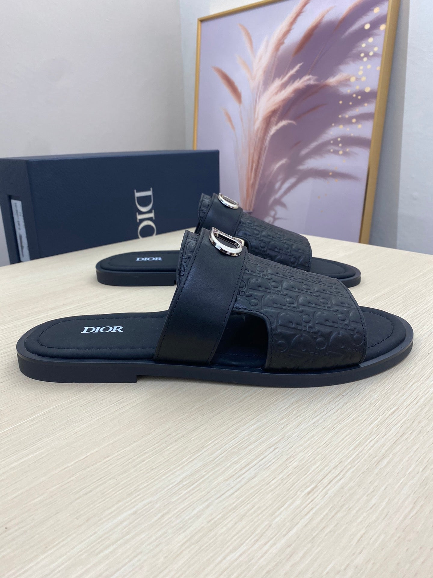 CD SYMBOL SLIDE CUT SANDAL BLACK CALSKIN